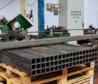 Cutting steel profiles on a band saw in production