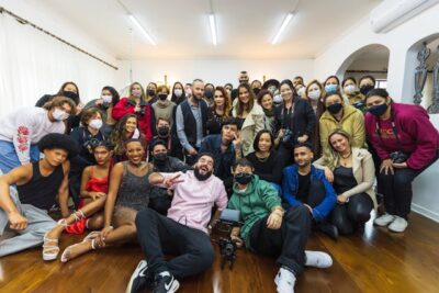 A Group Photo of a People